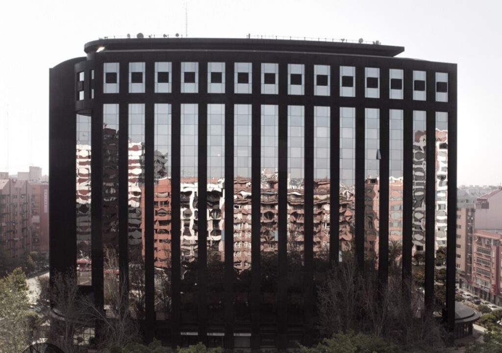 Limpieza y mantenimiento de de fachadas acristaladas - Edificio Europa Valencia